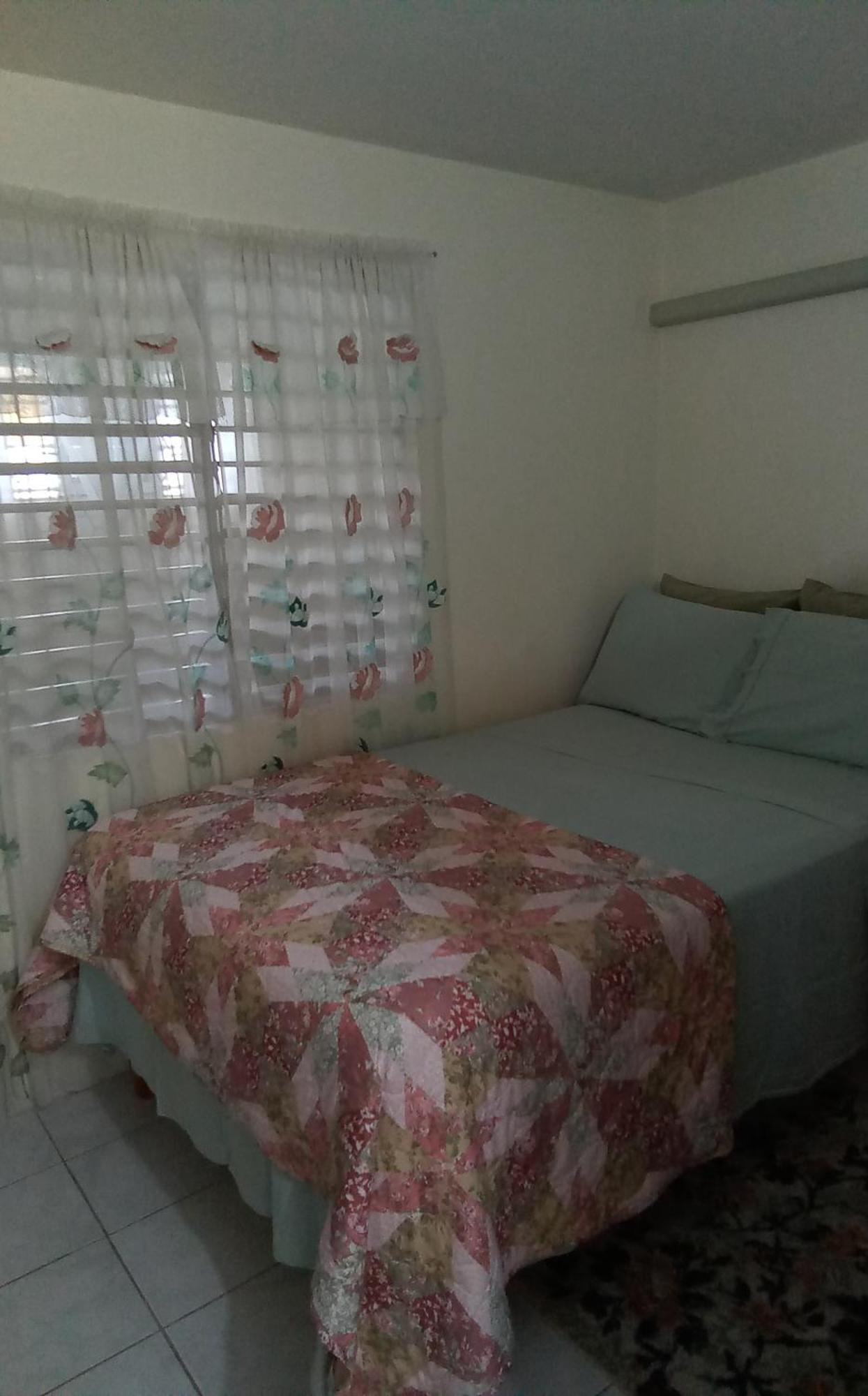 Cozy & Comfy Apartment Portmore Exterior foto