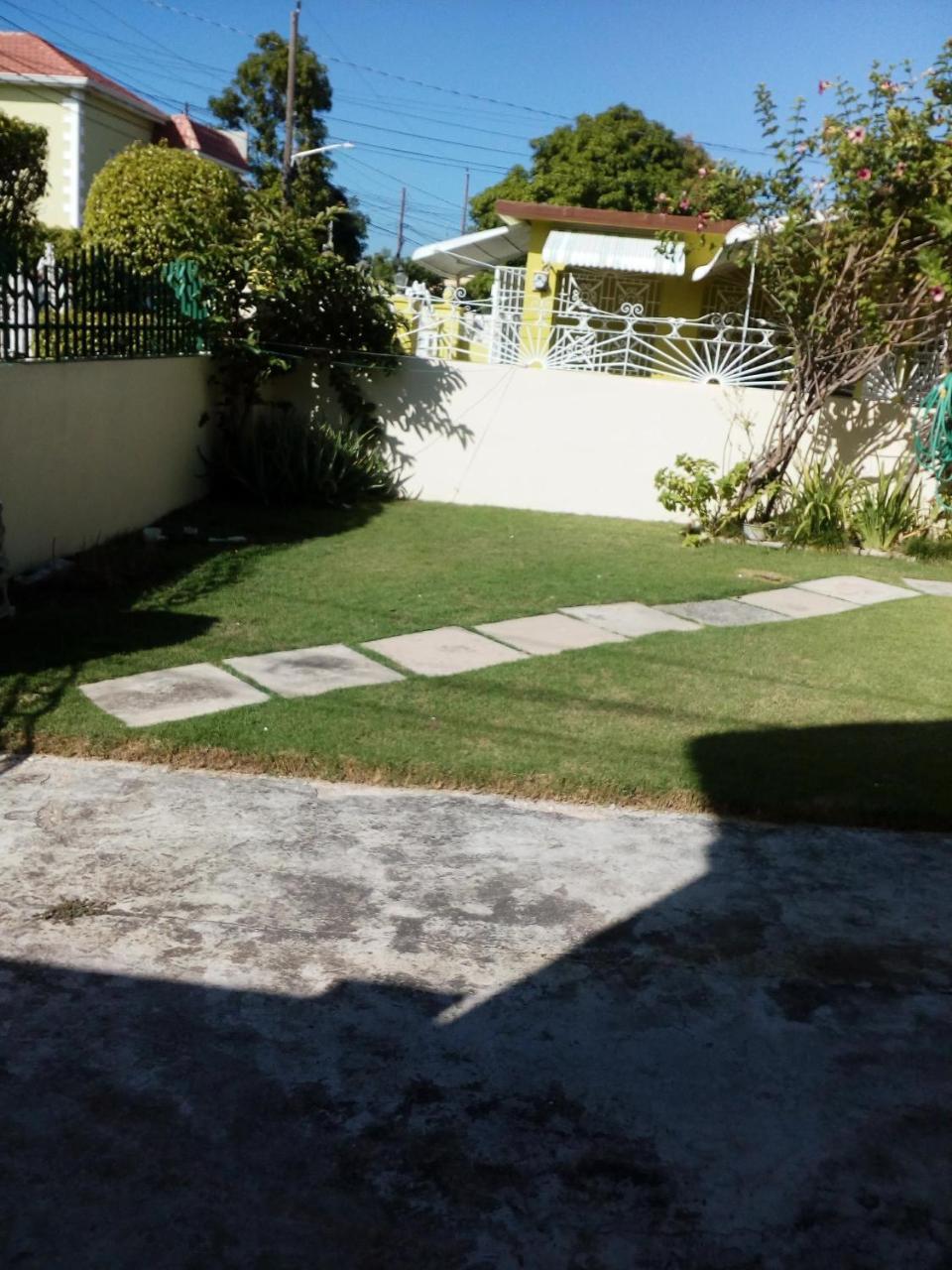 Cozy & Comfy Apartment Portmore Exterior foto