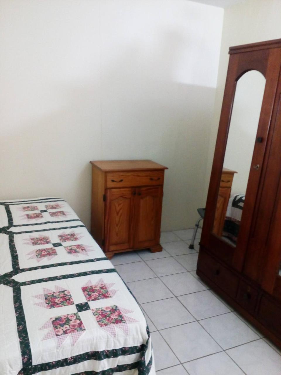 Cozy & Comfy Apartment Portmore Exterior foto