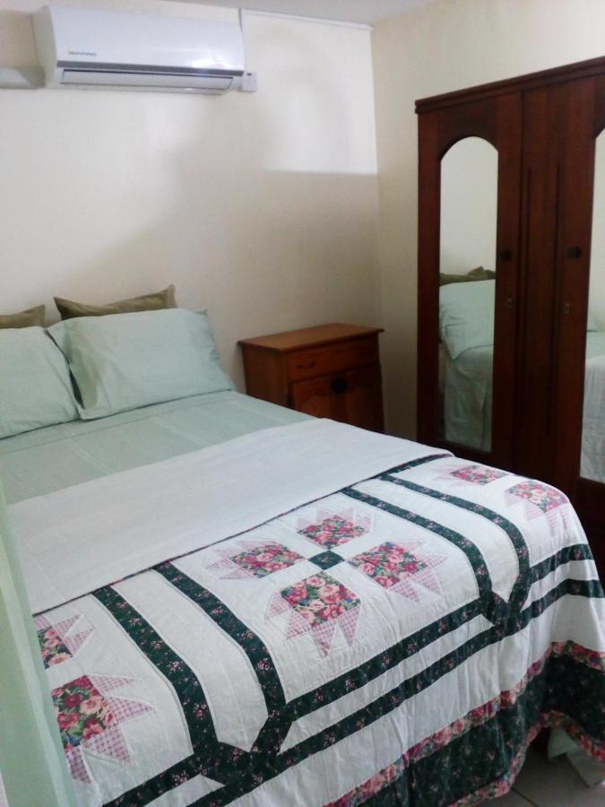 Cozy & Comfy Apartment Portmore Exterior foto